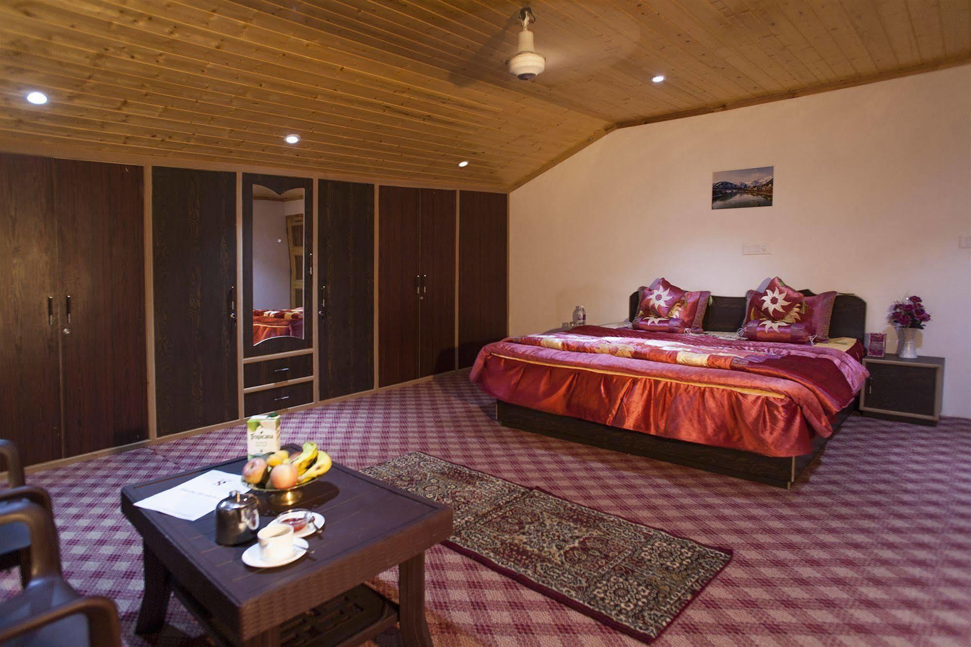 Sheesha Residency Hotel Srinagar  Exterior photo