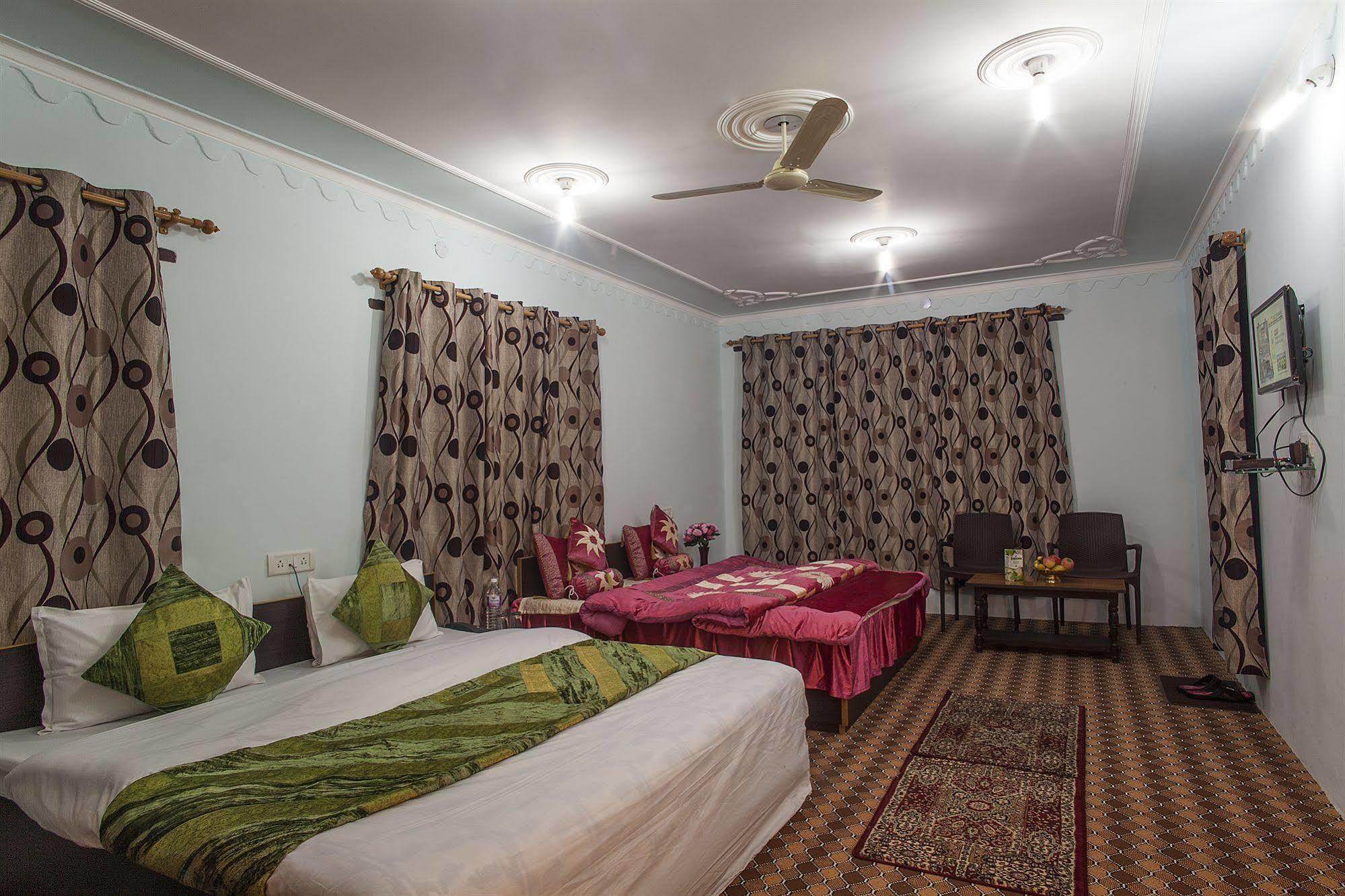Sheesha Residency Hotel Srinagar  Exterior photo